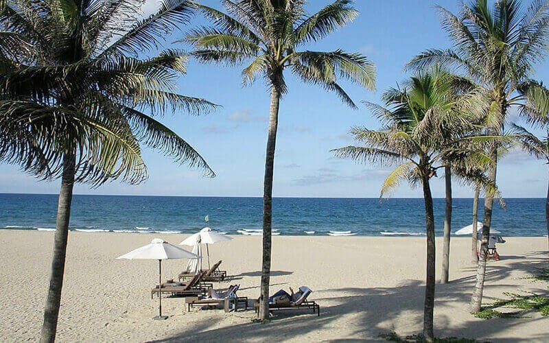 Novaworld Marina City - Mũi Né sở hữu nhiều bãi biển xinh đẹp với làn nước trong xanh, các cồn cát trắng cùng thời tiết nắng ấm dễ chịu.