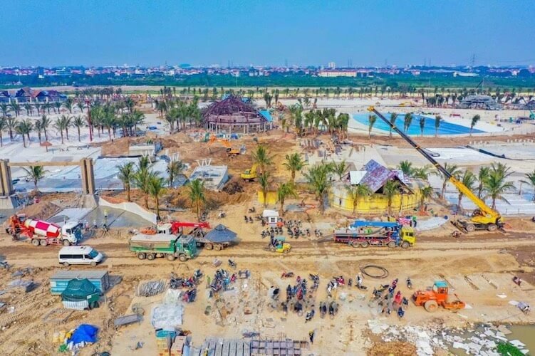 Biển tạo sóng Vinhomes Empire đang được thi công gấp rút và hoàn thiện những công đoạn cuối cùng Biển tạo sóng Vinhomes Empire đang được thi công gấp rút và hoàn thiện những công đoạn cuối cùng