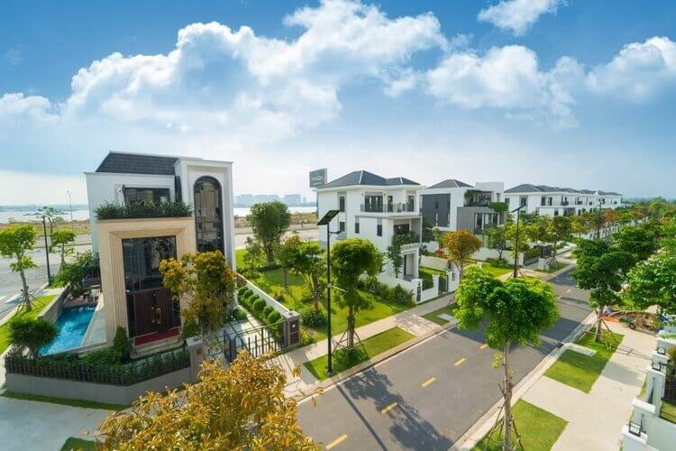 Khách hàng nên đặc biệt lưu ý giấy tờ pháp lý của căn nhà sắp mua. Khách hàng nên đặc biệt lưu ý giấy tờ pháp lý của căn nhà sắp mua.